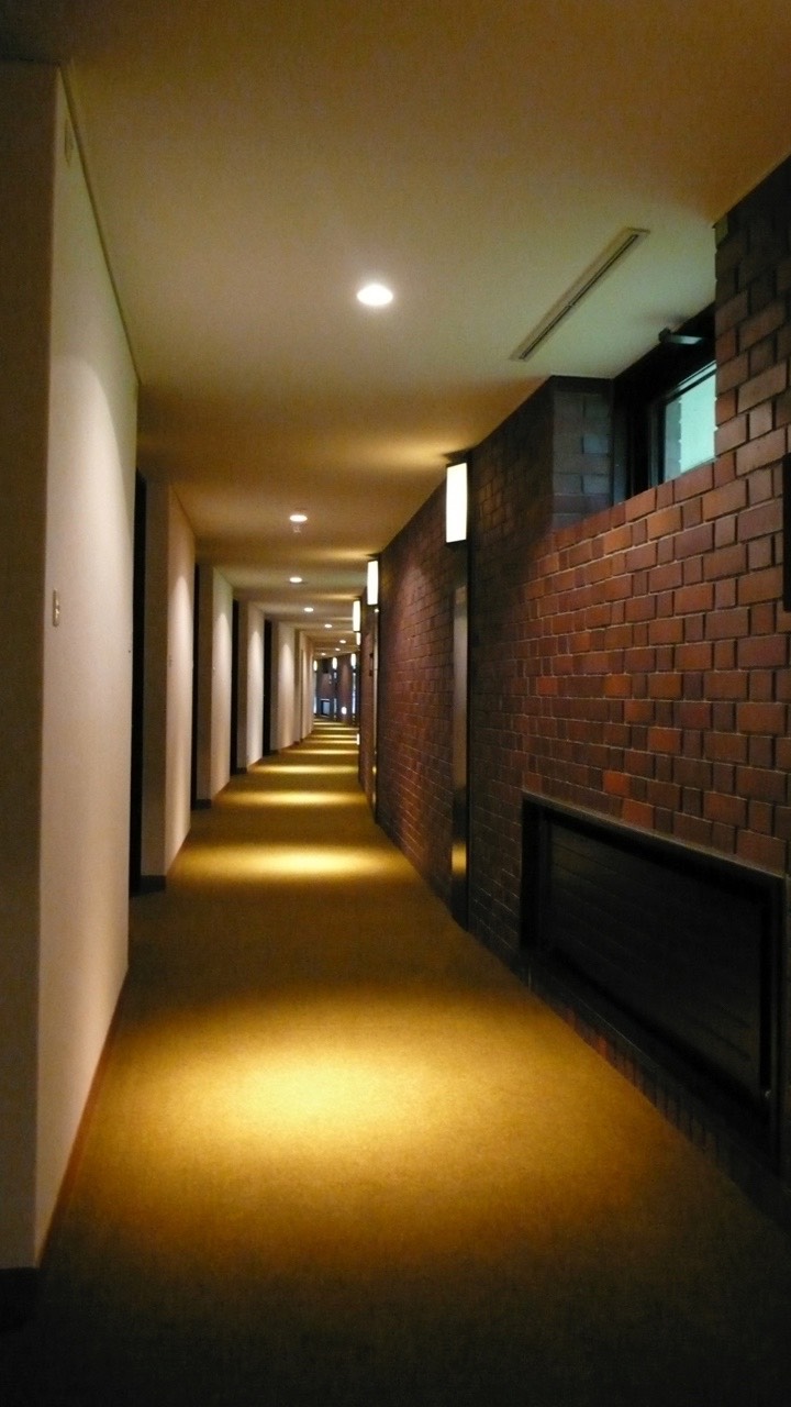 Winding rooms corridor   Winding rooms corridor